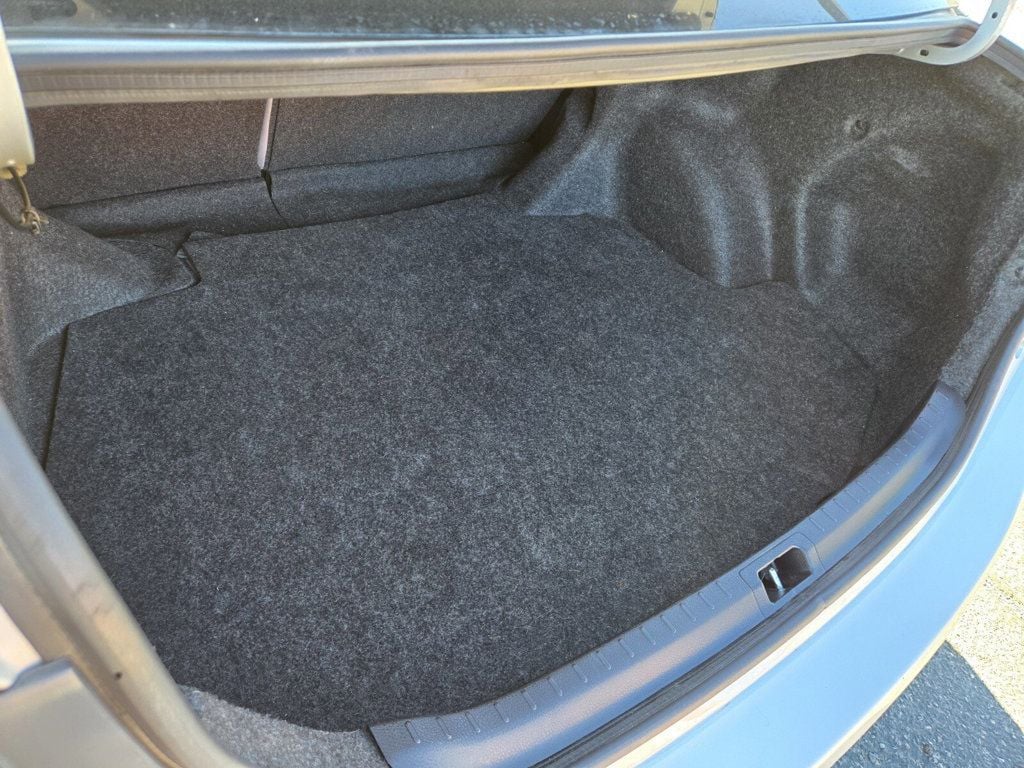 2016 Toyota Corolla 4dr Sedan CVT LE Plus - 22953368 - 11