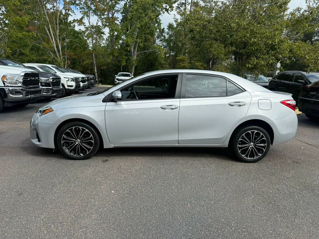 2016 Toyota Corolla S photo 2