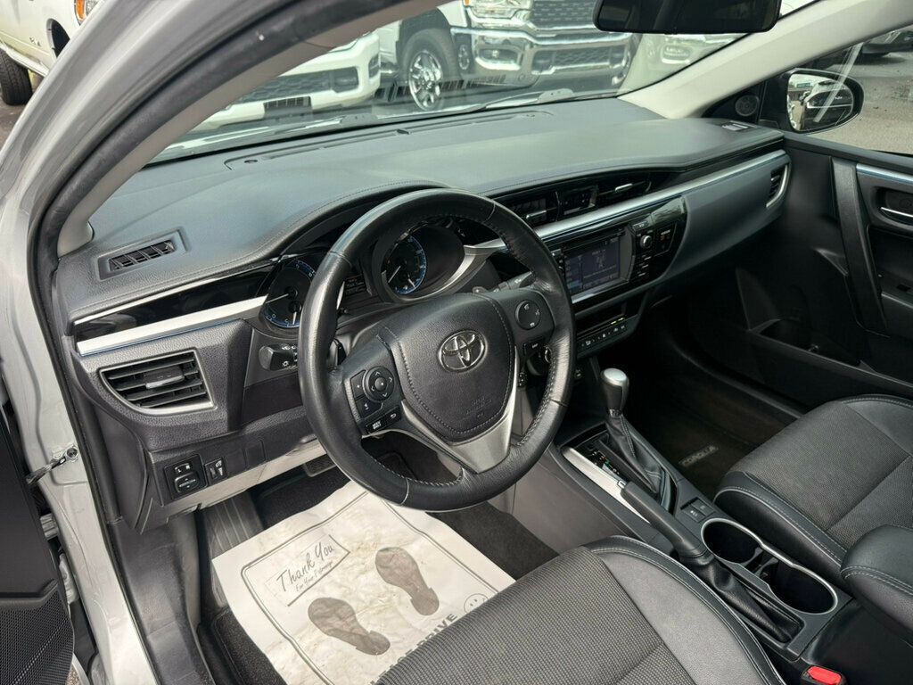 2016 Toyota Corolla S photo 3