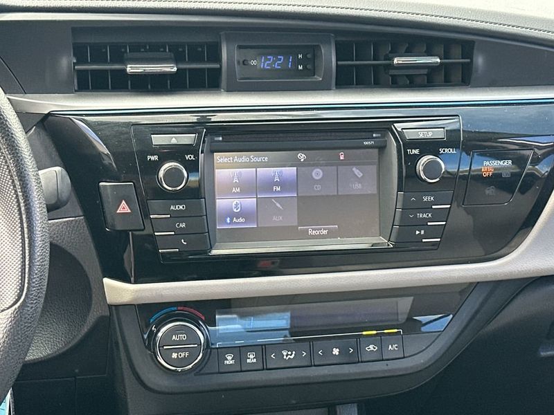 2016 Toyota Corolla LE - 22993823 - 14