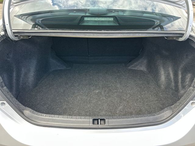 2016 Toyota Corolla LE - 22993823 - 18