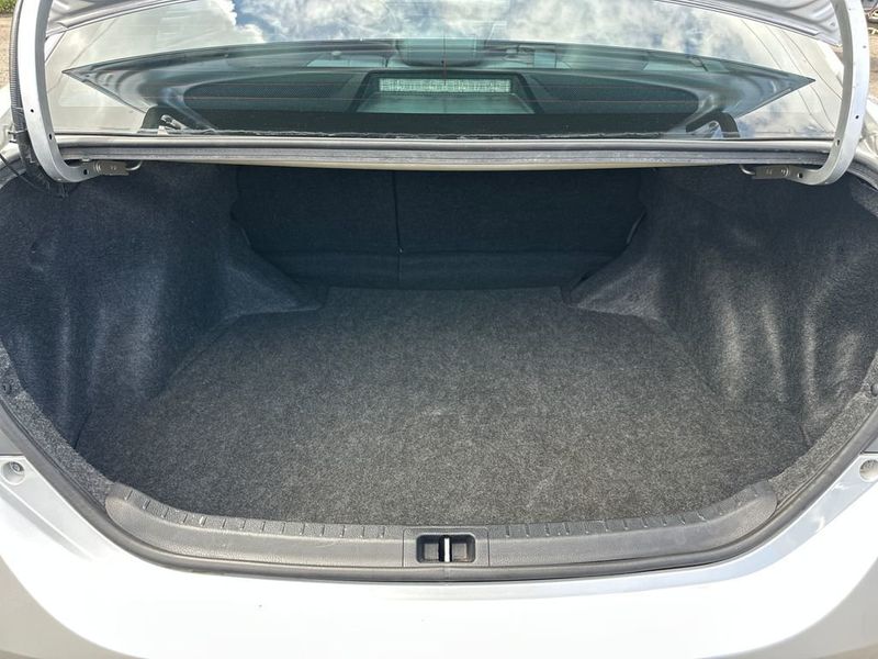 2016 Toyota Corolla LE - 22993823 - 18