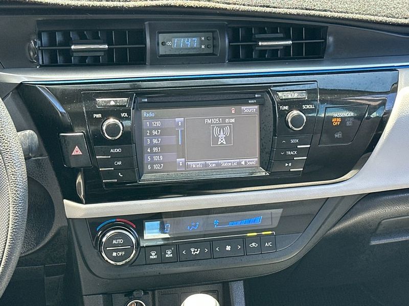 2016 Toyota Corolla LE - 23058986 - 14