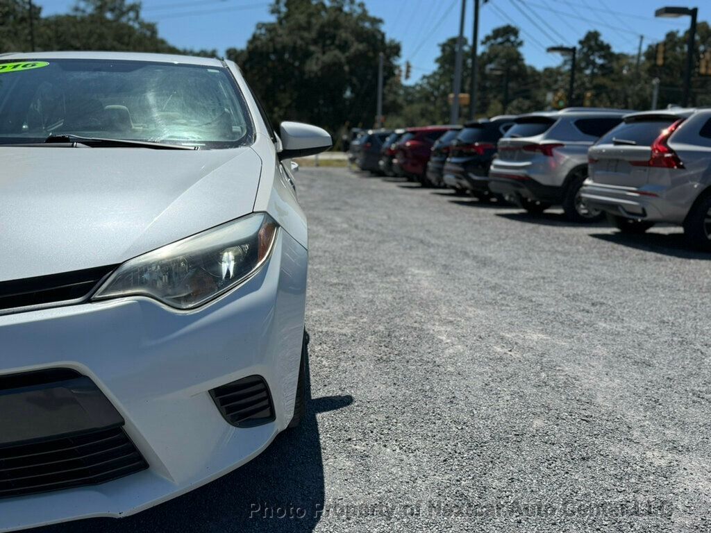 2016 Toyota Corolla LE photo 10