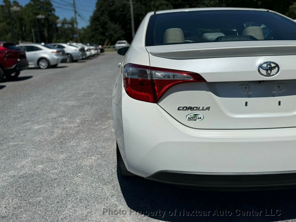 2016 Toyota Corolla LE photo 11
