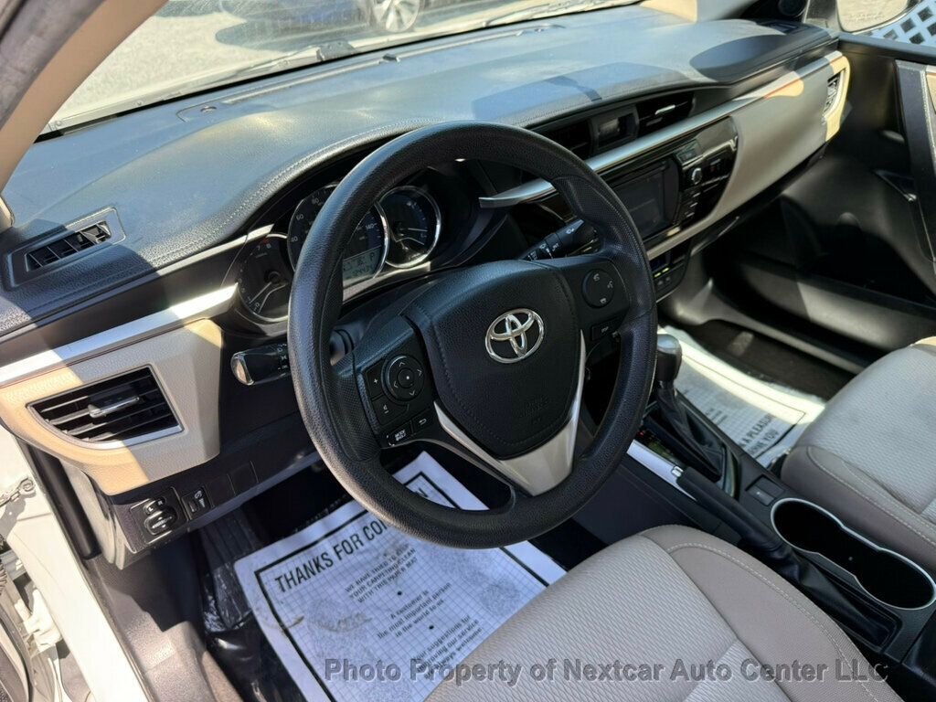 2016 Toyota Corolla LE photo 12
