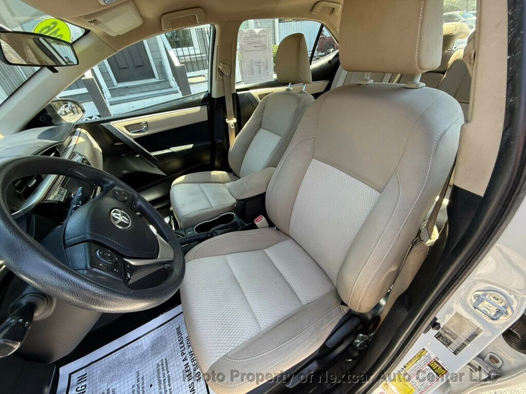 2016 Toyota Corolla LE photo 13