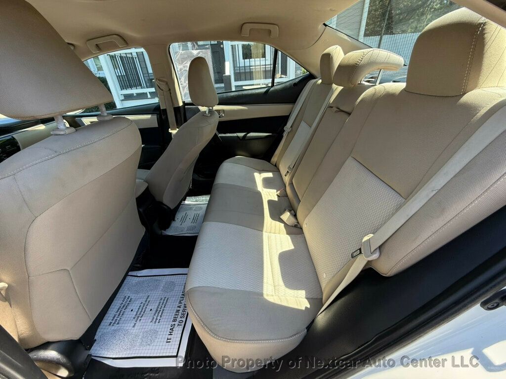 2016 Toyota Corolla LE photo 14