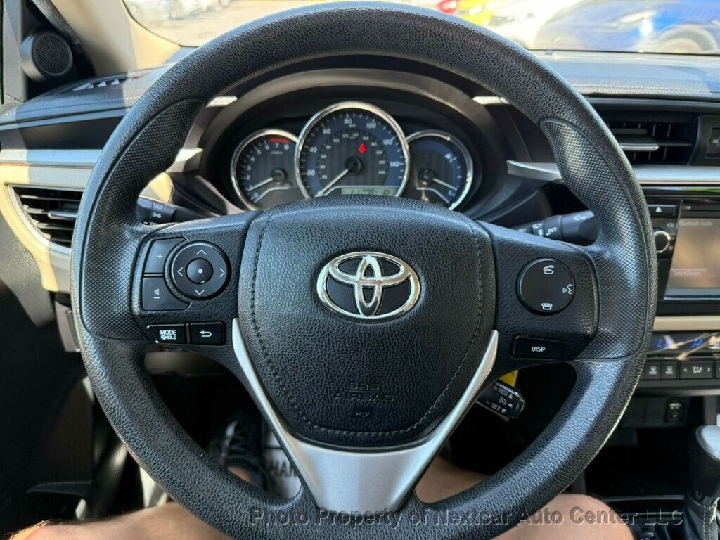 2016 Toyota Corolla LE photo 16