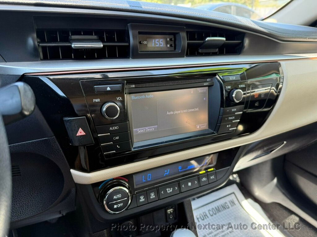 2016 Toyota Corolla LE photo 18