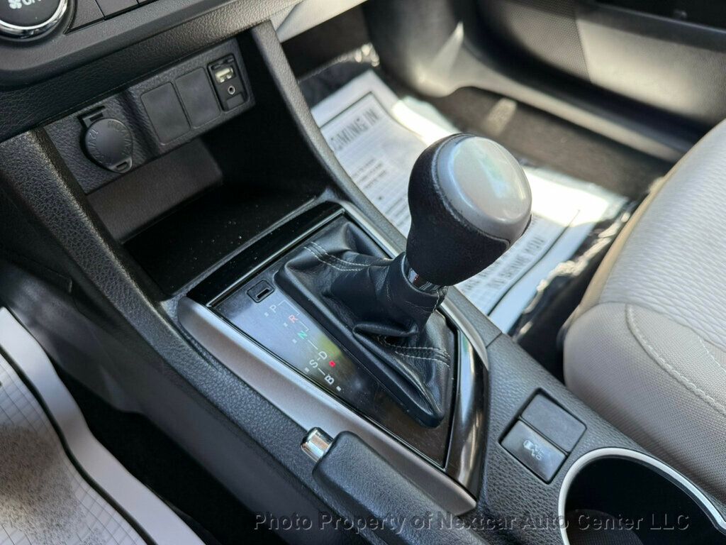 2016 Toyota Corolla LE photo 20