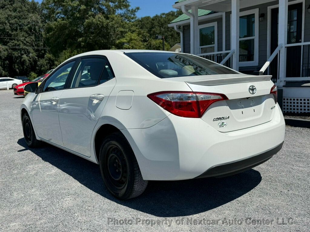 2016 Toyota Corolla LE photo 3