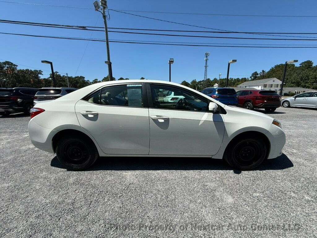 2016 Toyota Corolla LE photo 6