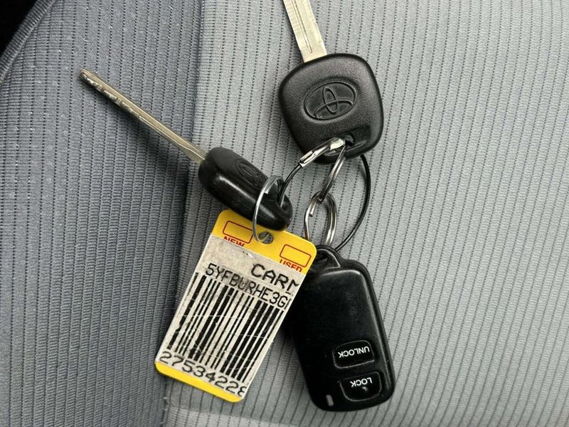 2016 Toyota Corolla LE 4dr Sedan - 22993959 - 31