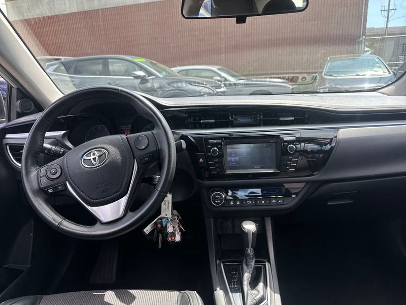 2016 Toyota Corolla LE photo 12
