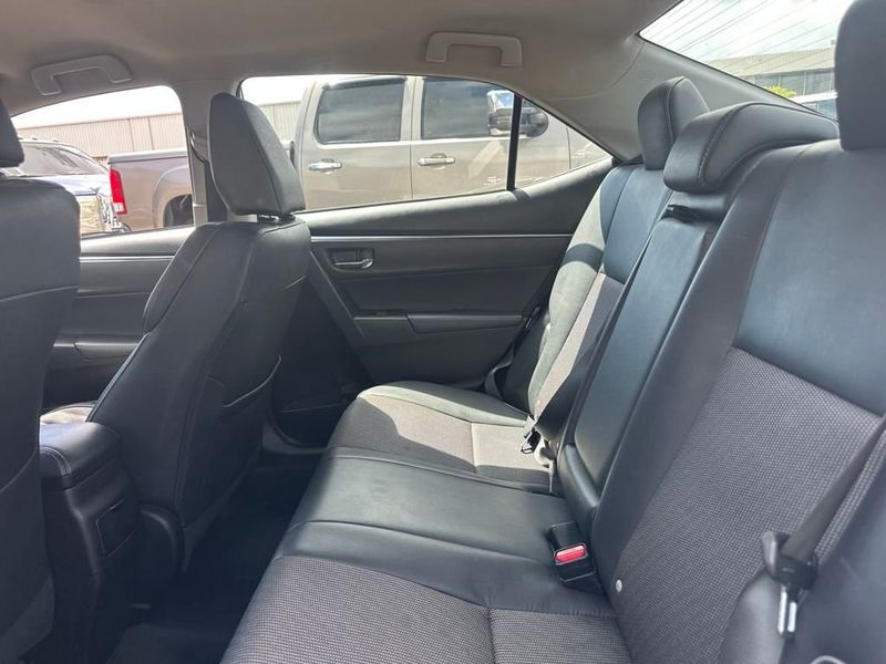 2016 Toyota Corolla LE photo 13