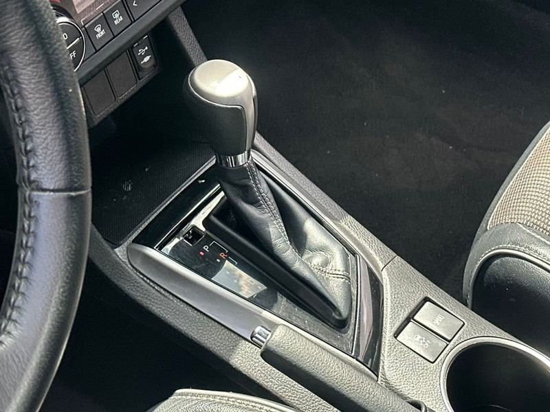 2016 Toyota Corolla LE photo 17
