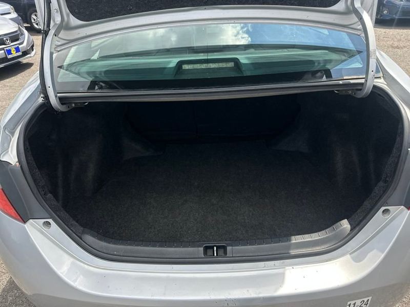2016 Toyota Corolla LE photo 18