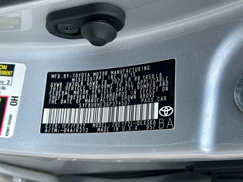 2016 Toyota Corolla LE photo 20