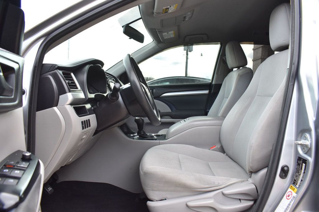 2016 Toyota Highlander AWD 4dr V6 LE - 22963673 - 12