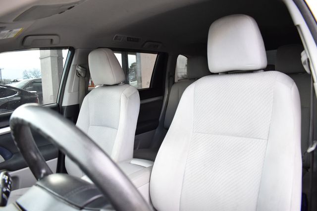 2016 Toyota Highlander AWD 4dr V6 LE - 22963673 - 13