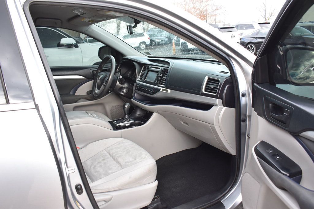 2016 Toyota Highlander AWD 4dr V6 LE - 22963673 - 17