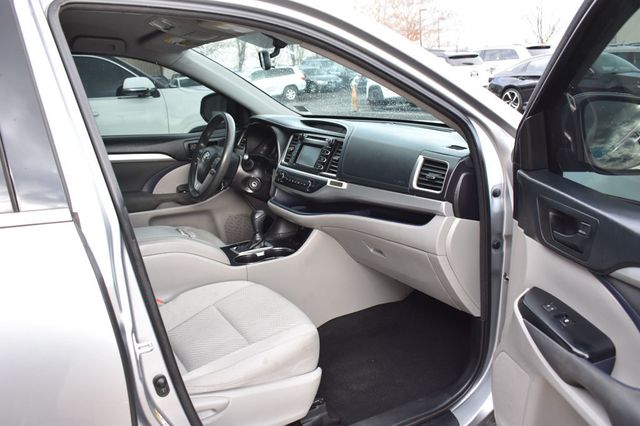 2016 Toyota Highlander AWD 4dr V6 LE - 22963673 - 17