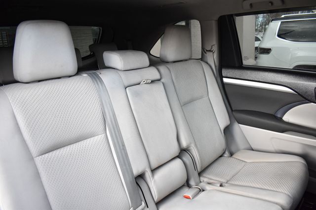 2016 Toyota Highlander AWD 4dr V6 LE - 22963673 - 19