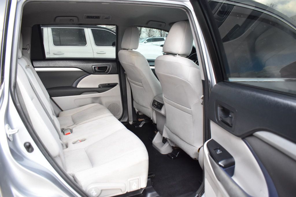 2016 Toyota Highlander AWD 4dr V6 LE - 22963673 - 20