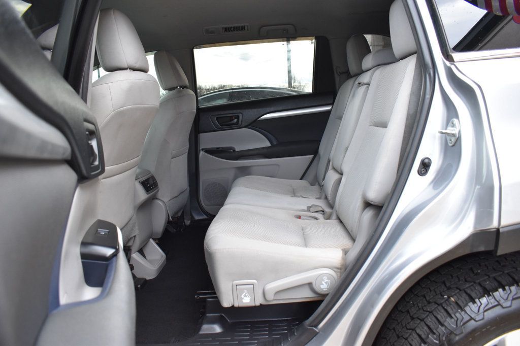 2016 Toyota Highlander AWD 4dr V6 LE - 22963673 - 21