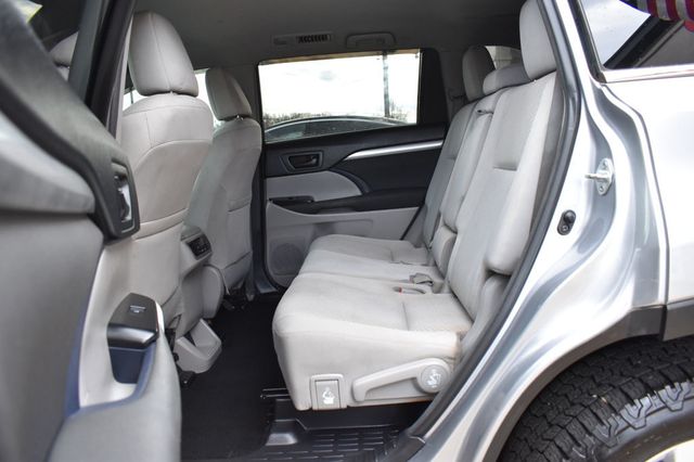 2016 Toyota Highlander AWD 4dr V6 LE - 22963673 - 21