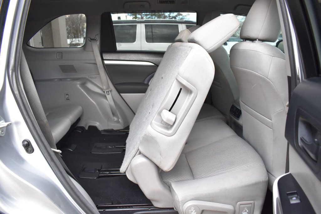 2016 Toyota Highlander AWD 4dr V6 LE - 22963673 - 26