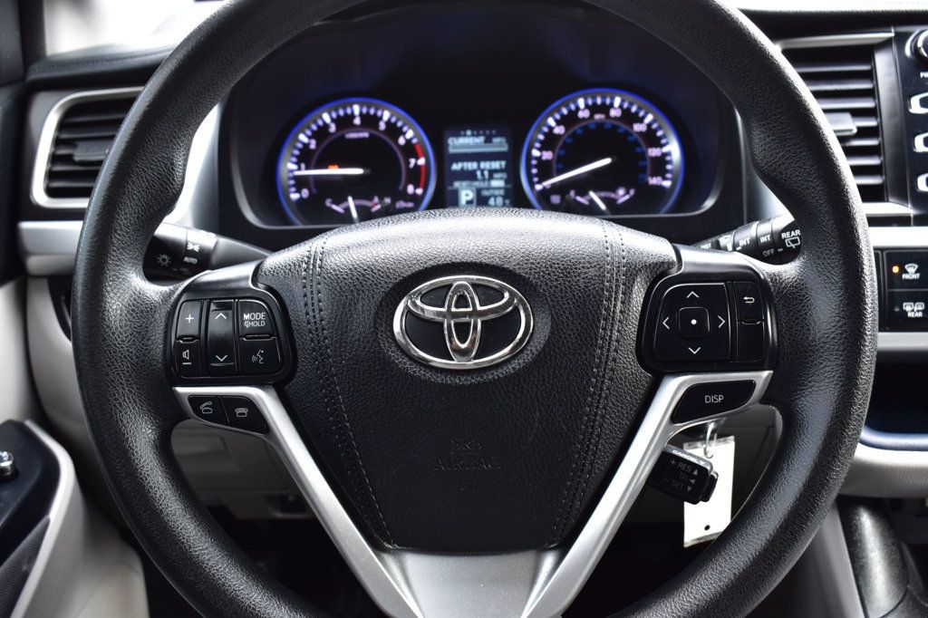 2016 Toyota Highlander AWD 4dr V6 LE - 22963673 - 29