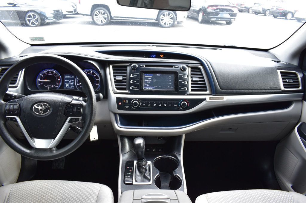 2016 Toyota Highlander AWD 4dr V6 LE - 22963673 - 30