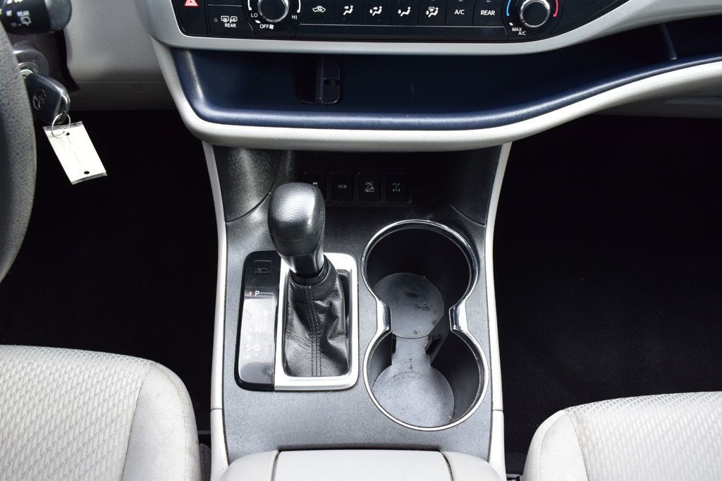 2016 Toyota Highlander AWD 4dr V6 LE - 22963673 - 33