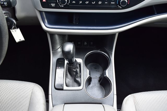 2016 Toyota Highlander AWD 4dr V6 LE - 22963673 - 33