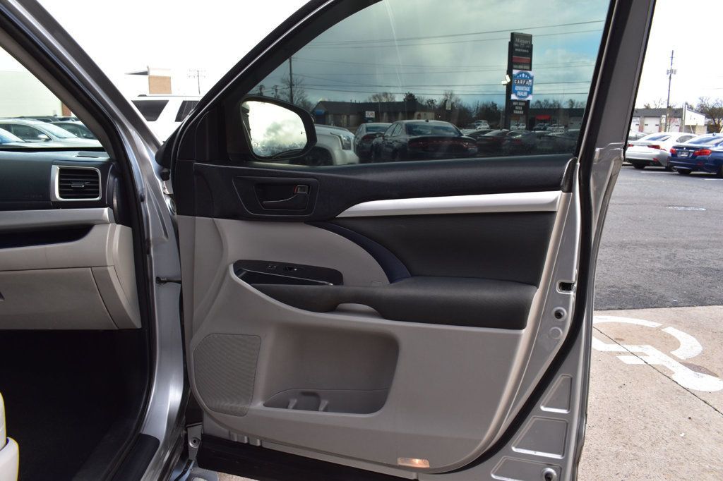 2016 Toyota Highlander AWD 4dr V6 LE - 22963673 - 51