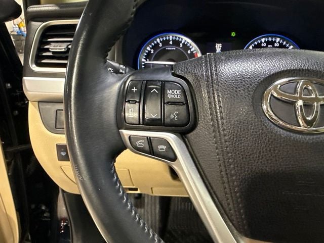 2016 Toyota Highlander AWD 4dr V6 XLE - 23020005 - 12