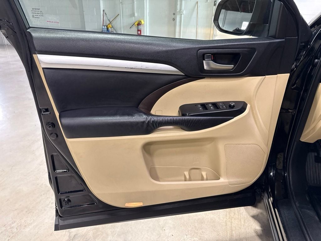 2016 Toyota Highlander AWD 4dr V6 XLE - 23020005 - 30