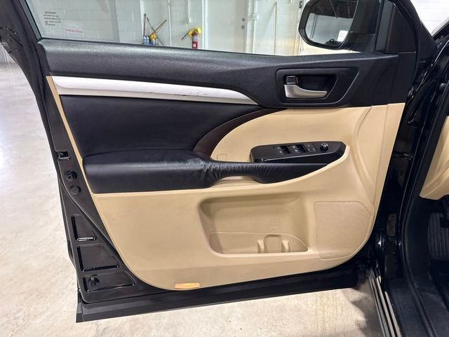 2016 Toyota Highlander AWD 4dr V6 XLE - 23020005 - 30