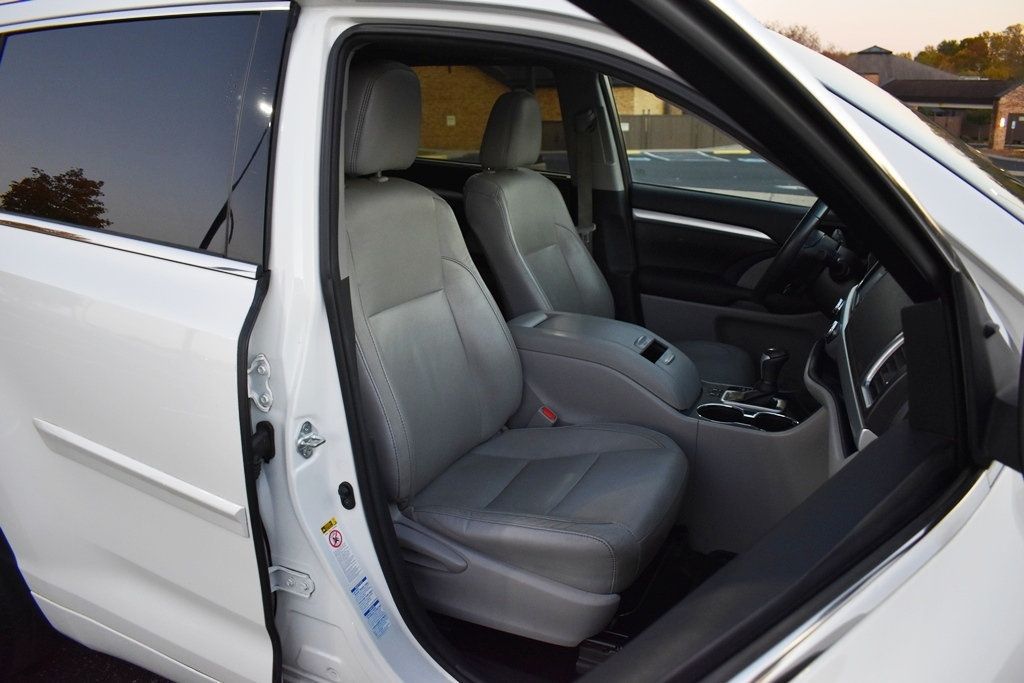 2016 Toyota Highlander Base Hybrid photo 3