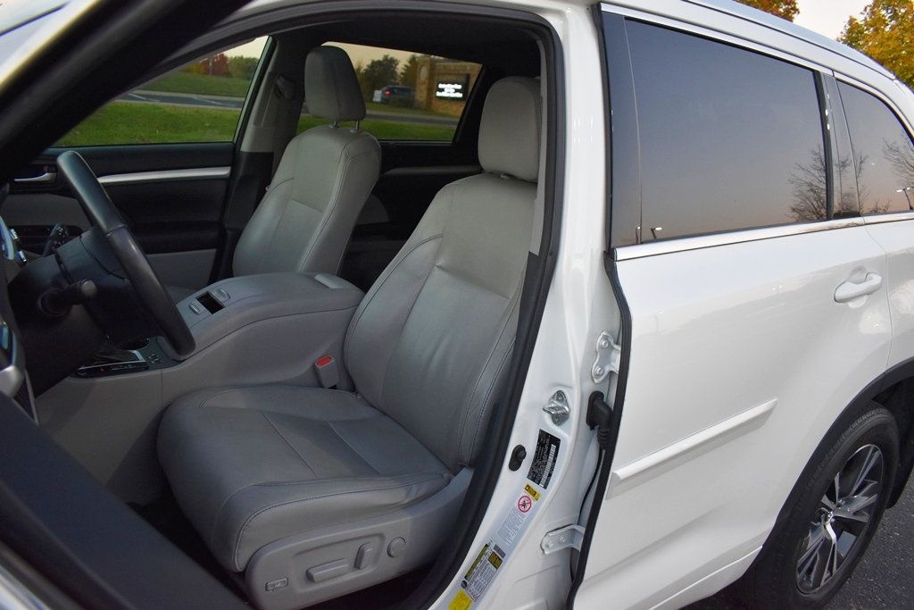 2016 Toyota Highlander Base Hybrid photo 4