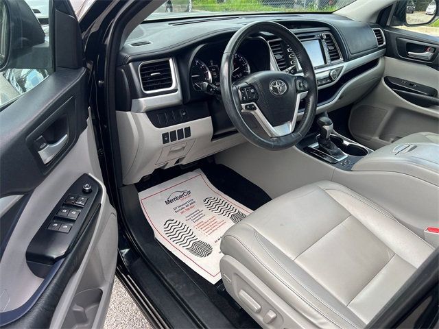 2016 Toyota Highlander AWD 4dr V6 XLE - 22907890 - 9