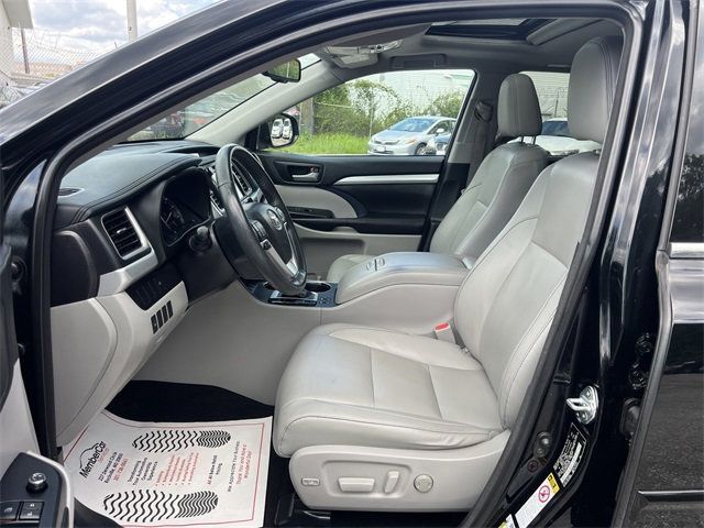 2016 Toyota Highlander AWD 4dr V6 XLE - 22907890 - 11