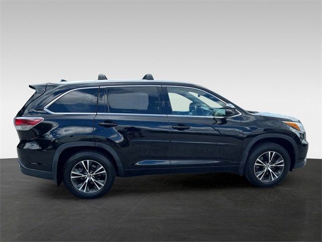 2016 Toyota Highlander XLE photo 2
