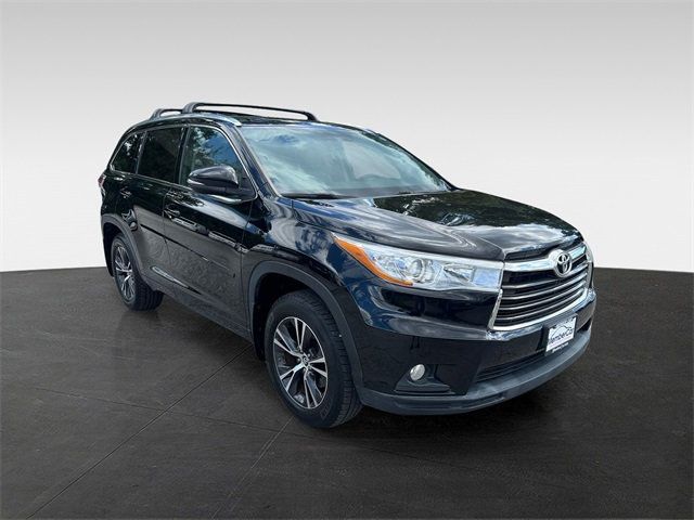 2016 Toyota Highlander XLE photo 3