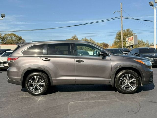 2016 Toyota Highlander AWD 4dr V6 XLE - 22637477 - 16