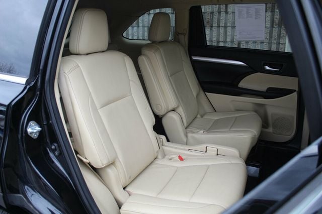 2016 Toyota Highlander AWD XLE W/ 2ND ROW CAPTAIN CHAIRS, LEATHER, MOONROOF - 22960207 - 10