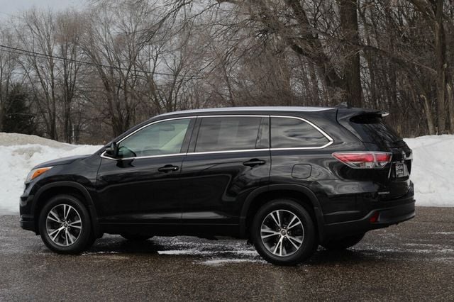 2016 Toyota Highlander AWD XLE W/ 2ND ROW CAPTAIN CHAIRS, LEATHER, MOONROOF - 22960207 - 18