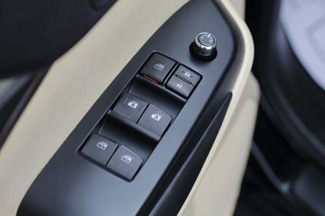 2016 Toyota Highlander AWD XLE W/ 2ND ROW CAPTAIN CHAIRS, LEATHER, MOONROOF - 22960207 - 20